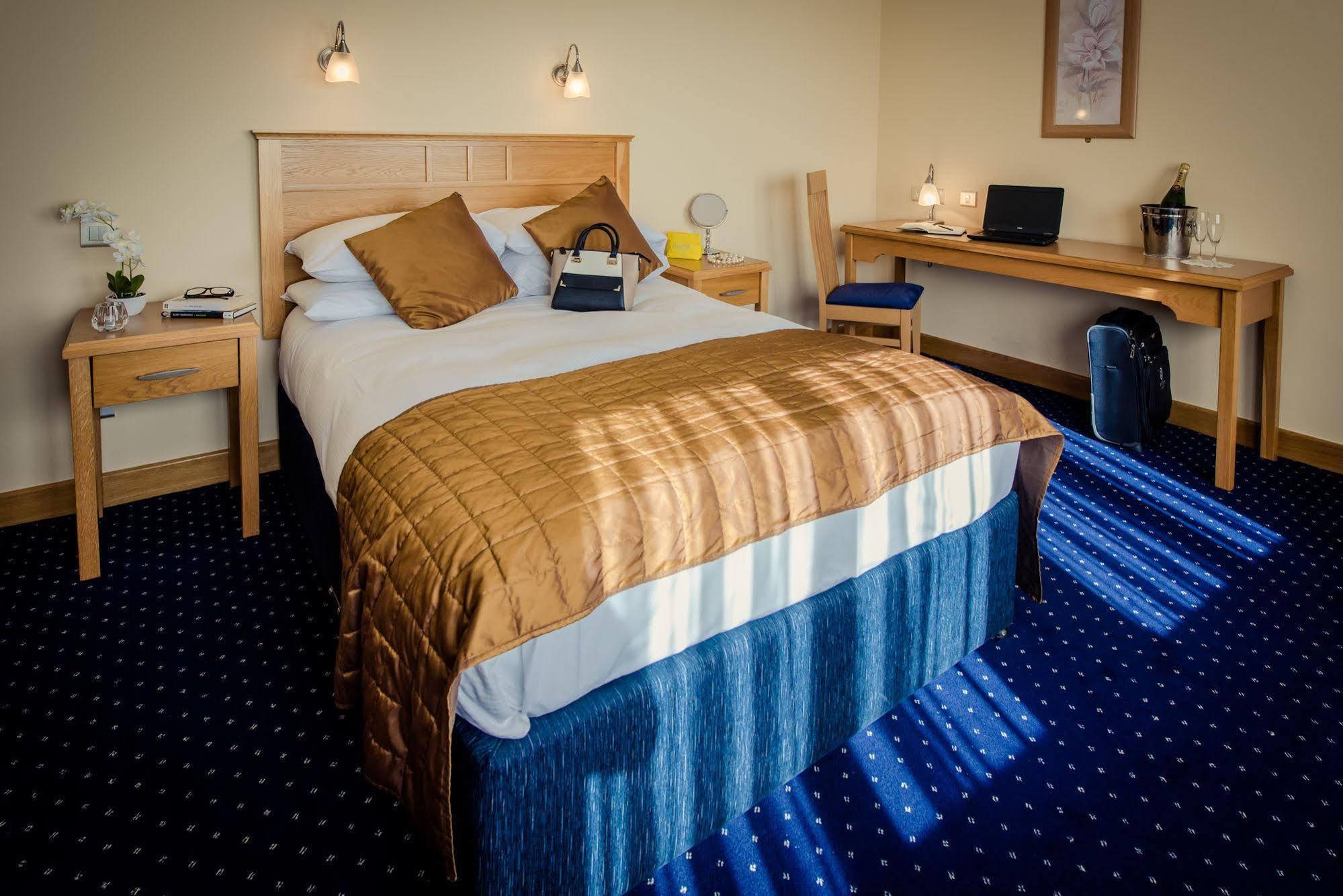 Rochestown Lodge Hotel Dun Laoghaire Exteriér fotografie